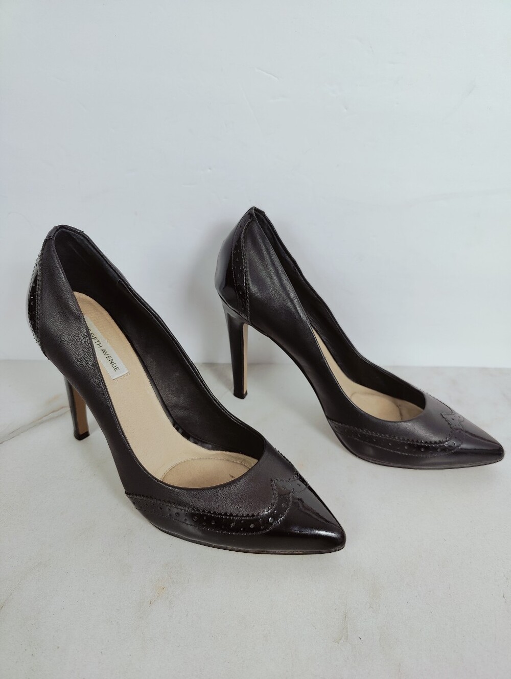 Saks Fifth Avenue Black Leather Pointed-Toe Pumps Wingtip Brogue Detailing, 8.5